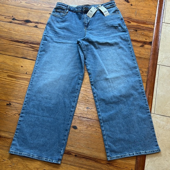 Boden Low Rise Wide Leg Jeans - Picture 2 of 6